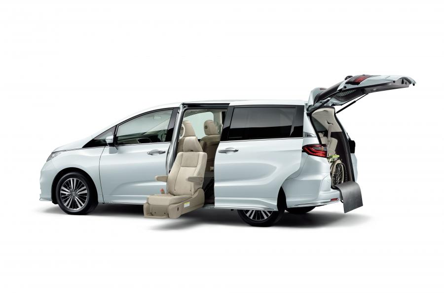  Honda Odyssey Absolute Hybrid 2017 года  (JP) (фото 4 из 12)